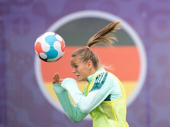 DFB-Stürmerin Klara Bühl ist positiv auf das Coronavirus getestet worden. DFB-Stürmerin Klara Bühl ist positiv auf das Coronavirus getestet worden.