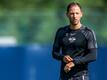 Trainer Domenico Tedesco leitet eine Trainigseinheit auf dem Leipziger Trainingsgelände am Cottaweg.