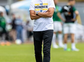 Trainer Michael Köllner trifft mit 1860 München in der ersten Runde des DFB-Pokals auf Borussia Dortmund. Trainer Michael Köllner trifft mit 1860 München in der ersten Runde des DFB-Pokals auf Borussia Dortmund.