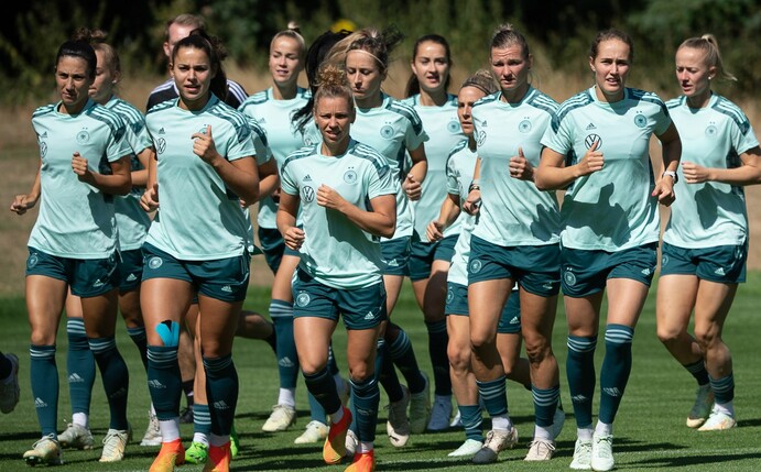 Fokussiert: Deutschlands Fußball-Frauen wollen sich mit dem EM-Titel krönen.
