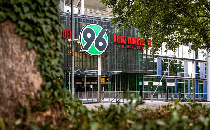 Martin Kind ist als Geschäftsführer der Profifußball-Gesellschaft von Hannover 96 abgesetzt worden.