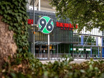 Martin Kind ist als Geschäftsführer der Profifußball-Gesellschaft von Hannover 96 abgesetzt worden. Martin Kind ist als Geschäftsführer der Profifußball-Gesellschaft von Hannover 96 abgesetzt worden.