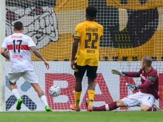 Darko Churlinov (l) trifft zur Stuttgarter Führung in Dresden. Darko Churlinov (l) trifft zur Stuttgarter Führung in Dresden.