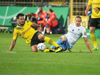 Kam in München von der Bank: BVB-Verteidiger Mats Hummels (l). Kam in München von der Bank: BVB-Verteidiger Mats Hummels (l).