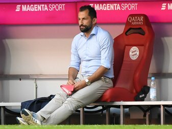 Wird künftig auf der Tribüne und nicht mehr auf der Bayern-Bank Platz nehmen: Hasan Salihamidzic. Wird künftig auf der Tribüne und nicht mehr auf der Bayern-Bank Platz nehmen: Hasan Salihamidzic.