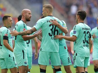 DFB-Pokal: Paderborn feiert Kantersieg DFB-Pokal: Paderborn feiert Kantersieg