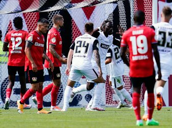 Bayer Leverkusen musste sich dem Drittliga-Aufsteiger SV Elversberg geschlagen geben. Bayer Leverkusen musste sich dem Drittliga-Aufsteiger SV Elversberg geschlagen geben.