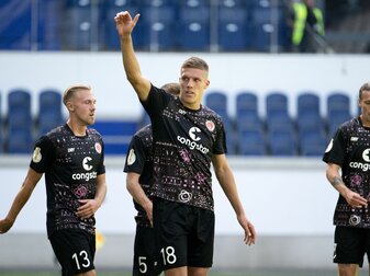 Könnte bald das Trikot des VfB Stuttgart tragen: St. Paulis Jakov Medic (M). Könnte bald das Trikot des VfB Stuttgart tragen: St. Paulis Jakov Medic (M).