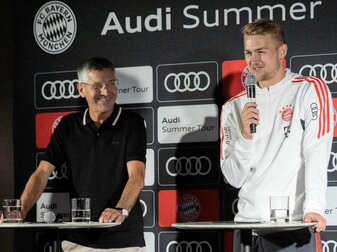 Vereinspräsident Herbert Hainer (l) ist mit der Transferphase der Bayern sehr zufrieden. Vereinspräsident Herbert Hainer (l) ist mit der Transferphase der Bayern sehr zufrieden.