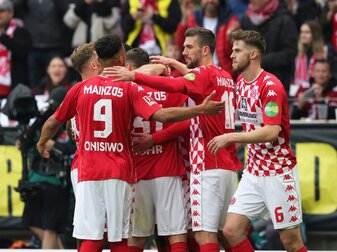 Sieg in Aue: Mainz zieht in zweite Runde ein Sieg in Aue: Mainz zieht in zweite Runde ein