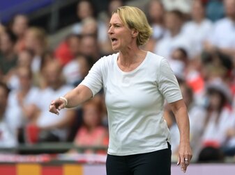 Bundestrainerin Martina Voss-Tecklenburg während der Partie.