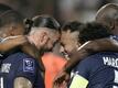 Neymar (3.v.r) feiert mit seinen PSG-Teamkollegen den Sieg im französischen Supercup.