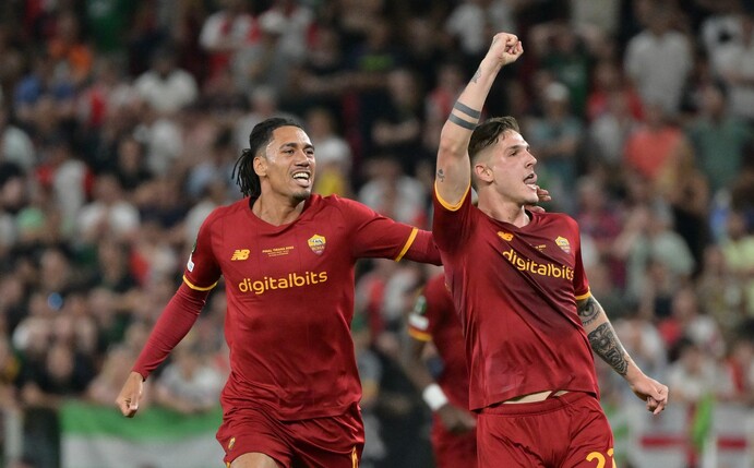 Roma-Profi Nicolò Zaniolo (r).