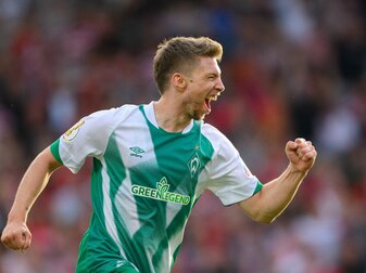 Bremens Mitchell Weiser jubelt nach seinem Tor zum 2:0 bei Energie Cottbus.