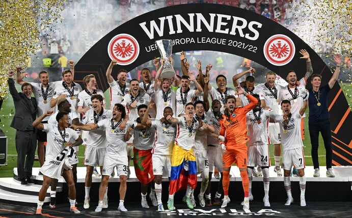 Trotz des Europa-League-Triumphes verzeichnete Eintracht Frankfurt in der vergangenen Saison erneut weitere Verluste.