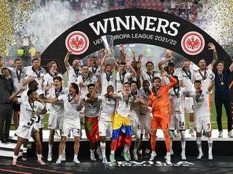 Trotz des Europa-League-Triumphes verzeichnete Eintracht Frankfurt in der vergangenen Saison erneut weitere Verluste. Trotz des Europa-League-Triumphes verzeichnete Eintracht Frankfurt in der vergangenen Saison erneut weitere Verluste.