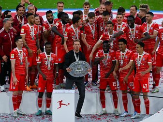 Für die Trainer und Manager der Bundesliga geht der FC Bayern als klarer Titelfavorit in die neue Saison.