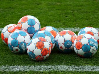 Ab dem 14. November sind die Bundesligen wegen der Fußball-WM in Katar über zwei Monate unterbrochen. Ab dem 14. November sind die Bundesligen wegen der Fußball-WM in Katar über zwei Monate unterbrochen.