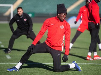 Alphonso Davies beim Training mit der kanadischen Nationalmannschaft. Alphonso Davies beim Training mit der kanadischen Nationalmannschaft.
