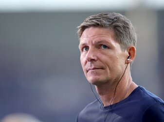Sinnt über die beste Taktik nach, um den FC Bayern zum Bundesliga-Auftakt zu ärgern: Frankfurts Trainer Oliver Glasner. Sinnt über die beste Taktik nach, um den FC Bayern zum Bundesliga-Auftakt zu ärgern: Frankfurts Trainer Oliver Glasner.
