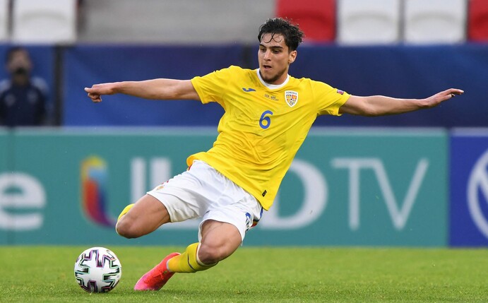 Marco Dulca im Trikot der rumänischen U21-Nationalmannschaft (Photo by ATTILA KISBENEDEK/AFP via Getty Images)