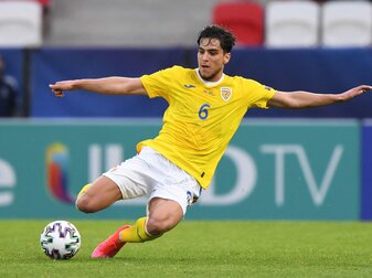 Marco Dulca im Trikot der rumänischen U21-Nationalmannschaft (Photo by ATTILA KISBENEDEK/AFP via Getty Images) Marco Dulca im Trikot der rumänischen U21-Nationalmannschaft (Photo by ATTILA KISBENEDEK/AFP via Getty Images)