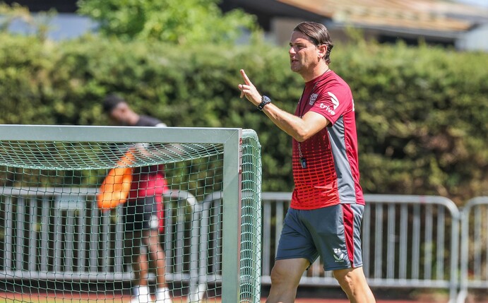 Sieht noch viel Verbesserungsbedarf bei der Mannschaft: Leverkusens Cheftrainer Gerardo Seoane.