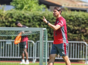 Sieht noch viel Verbesserungsbedarf bei der Mannschaft: Leverkusens Cheftrainer Gerardo Seoane. Sieht noch viel Verbesserungsbedarf bei der Mannschaft: Leverkusens Cheftrainer Gerardo Seoane.