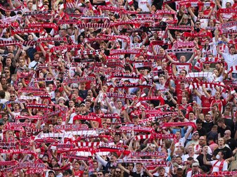 Auch PSV Eindhoven verbietet Schilder mit Trikot-Wünschen Auch PSV Eindhoven verbietet Schilder mit Trikot-Wünschen