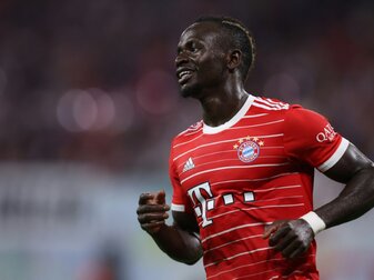 Bayern mit Mane und Neuer - de Ligt auf der Bank Bayern mit Mane und Neuer - de Ligt auf der Bank