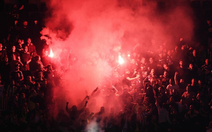 Einige Fenerbahce-Fans sorgten für unschöne Rufe gegen Dynamo Kiew.