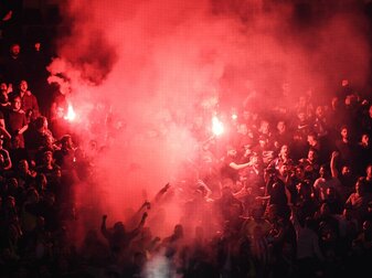 Einige Fenerbahce-Fans sorgten für unschöne Rufe gegen Dynamo Kiew. Einige Fenerbahce-Fans sorgten für unschöne Rufe gegen Dynamo Kiew.