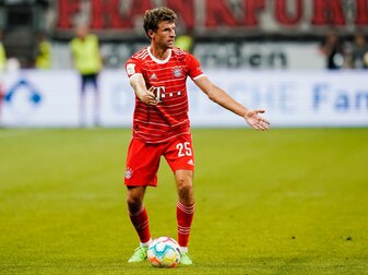 Nahm sein Missgeschick mit Humor: Thomas Müller gestikuliert. Nahm sein Missgeschick mit Humor: Thomas Müller gestikuliert.