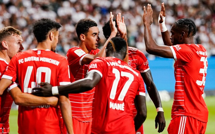 Der FC Bayern startet mit einem Kantersieg in die neue Bundesliga-Saison.
