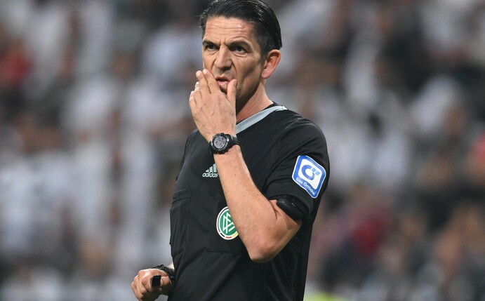 Hatte seinen 200. Bundesliga-Einsatz beim Spiel der Eintracht gegen Bayern München: Schiedsrichter Deniz Aytekin.