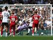 Fulhams Aleksandar Mitrovic (2.v.r) schießt das 2:1 gegen den FC Liverpool