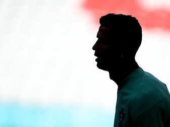 Um Cristiano Ronaldo nach Dortmund zu holen wollen BVB-Fans 40 Millionen Euro sammeln. Um Cristiano Ronaldo nach Dortmund zu holen wollen BVB-Fans 40 Millionen Euro sammeln.