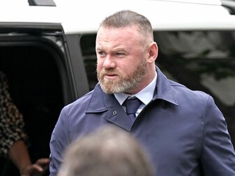 Rät seinem Ex-Club Manchester United sich von Superstar Cristiano Ronaldo zu trennen: Wayne Rooney. Rät seinem Ex-Club Manchester United sich von Superstar Cristiano Ronaldo zu trennen: Wayne Rooney.