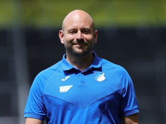 Nach Auftaktpleite: Rosen kritisiert Schiedsrichter-Gespann Nach Auftaktpleite: Rosen kritisiert Schiedsrichter-Gespann