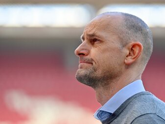 Bei Heiko Herrlich war 2000 ein bösartiger Gehirntumor entdeckt und anschließend bestrahlt worden.. Bei Heiko Herrlich war 2000 ein bösartiger Gehirntumor entdeckt und anschließend bestrahlt worden..