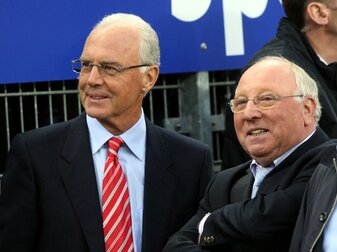 Franz Beckenbauer und Uwe Seeler spielten unter anderem bei den WM-Turnieren 1966 und 1970 zusammen. Franz Beckenbauer und Uwe Seeler spielten unter anderem bei den WM-Turnieren 1966 und 1970 zusammen.