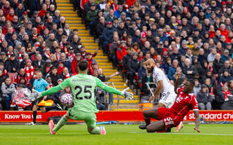Foto: 2 Minuten Anfield: Manchester United schockt den FC Liverpool 