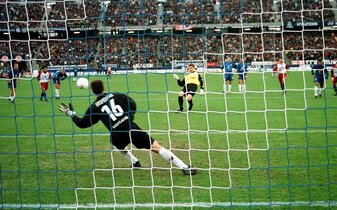 Foto: 2000: Torwart-Torjäger Butt, der HSV, Lautern und die besten Sprüche