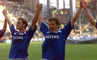 Foto: 1. Juli 2000: Als Schalke Möller vom BVB holte…