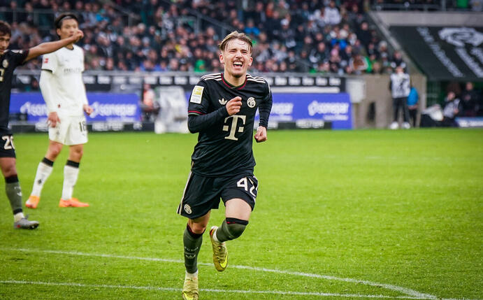 borussia-mönchengladbach-fc-bayern-münchen-lennart-karl-jubel