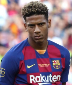 Foto von Jean-Clair Todibo