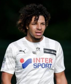 Foto von Jayson Papeau