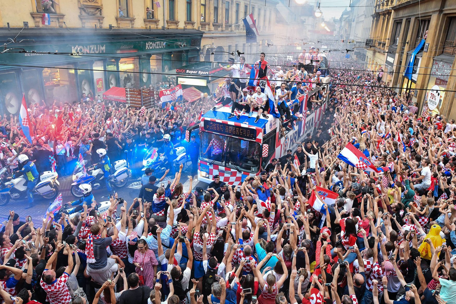 Kroatiens Mittelfeldspieler Ivan Rakitic vor dem Finale gegen Frankreich über die Euphorie der Fans bei der WM 2018