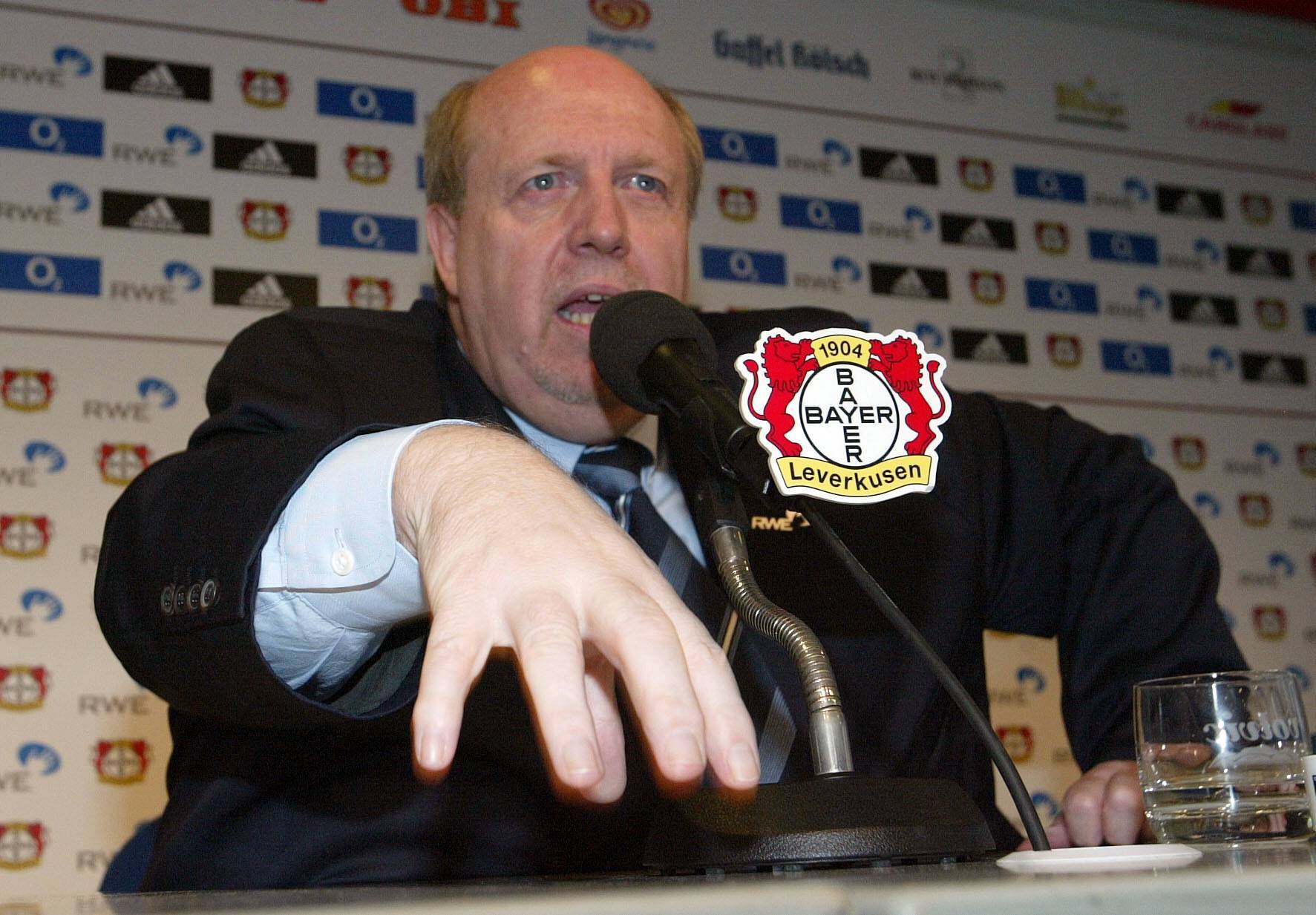 Reiner Calmund, Manager Bayer 04 Leverkusen, zur Entlassung  von Trainer Dragoslav ,,Stepi" Stepanovic. 