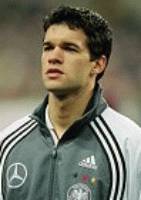 Schoss das Siegtor - kassierte aber auch Gelb und fehlt im Finale: Michael Ballack